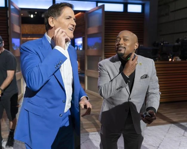 Mark Cuban and Daymond John testing the GoNutz waterproof body groomer on Shark Tank